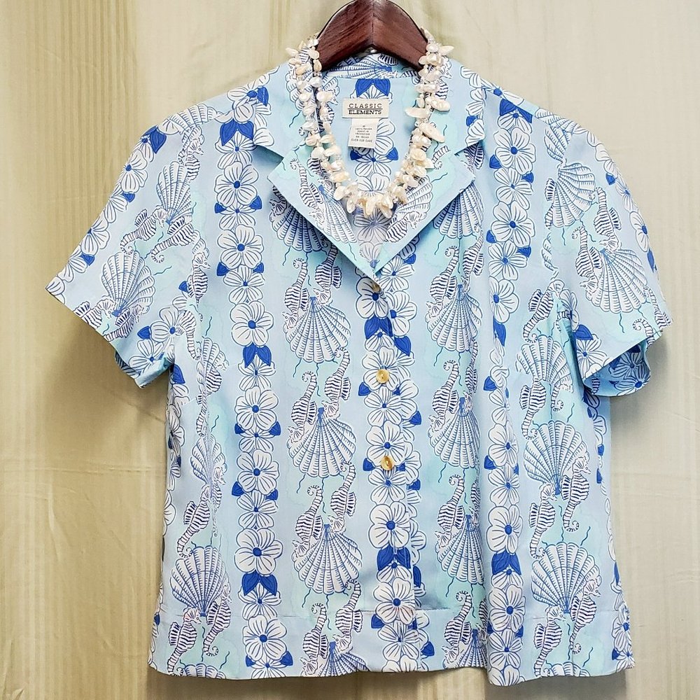 Cropped Hawaiian Designs Short Sleeve Button Down Shirt.